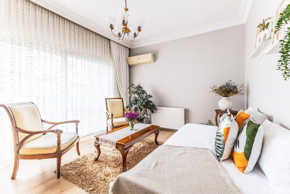 undefined Tasteful Flat Near Moda Coast in Central Kadikoy 7