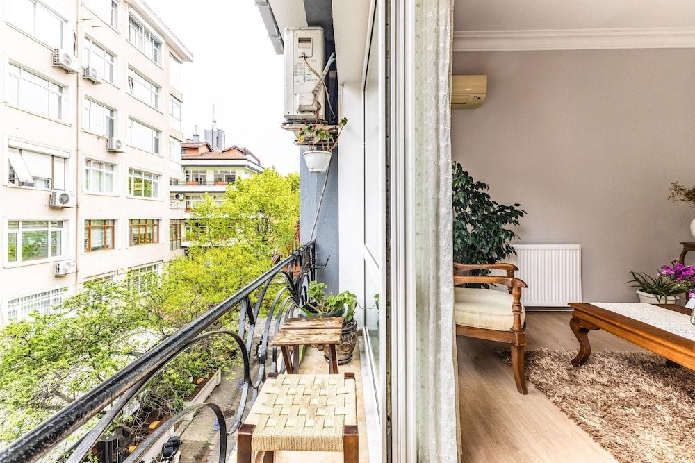undefined Tasteful Flat Near Moda Coast in Central Kadikoy 2