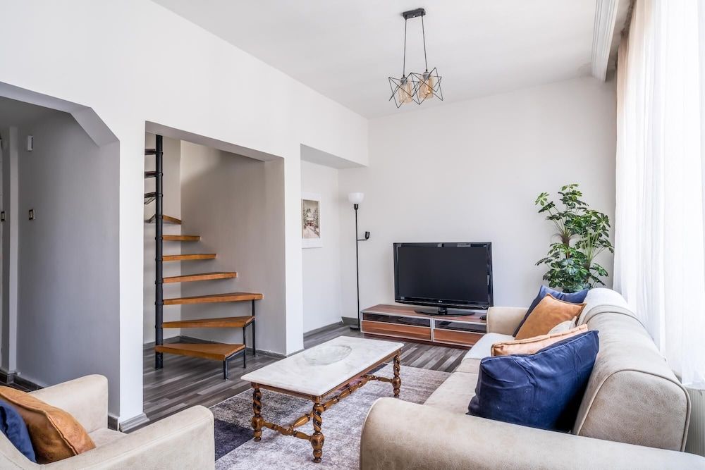 Gorgeous Flat With Balcony in Besiktas