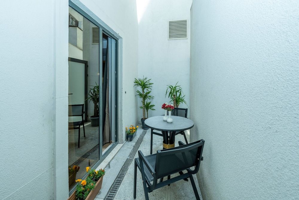 Freya Hotel Luxury Double or Twin Room, Lanai, Courtyard View 16