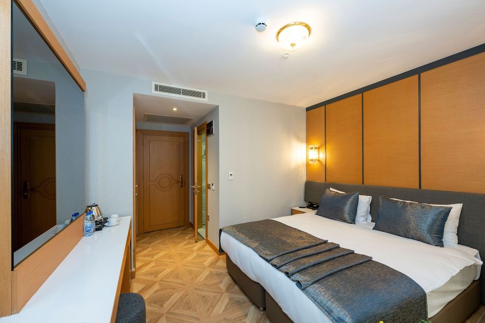Freya Hotel Luxury Double or Twin Room, City View 2