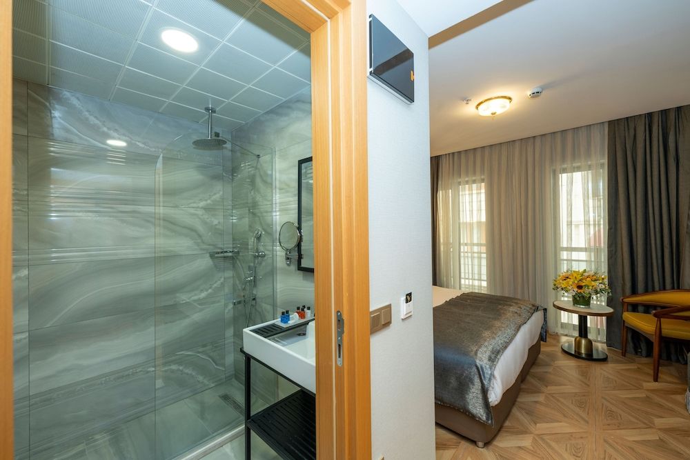 Freya Hotel Luxury Double or Twin Room, City View 12