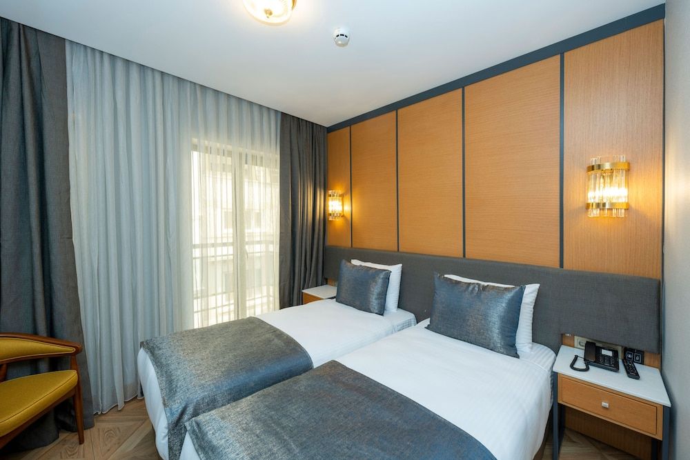 Freya Hotel Luxury Double or Twin Room, City View 10