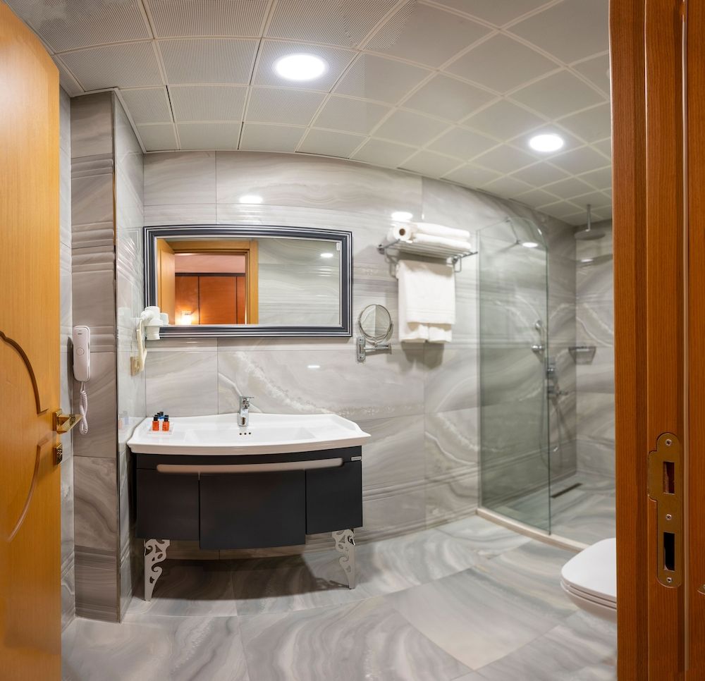 Freya Hotel Luxury Double or Twin Room, City View 13