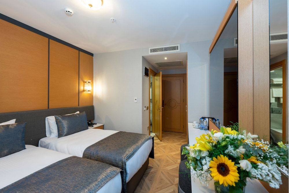 Freya Hotel Luxury Double or Twin Room, City View 15