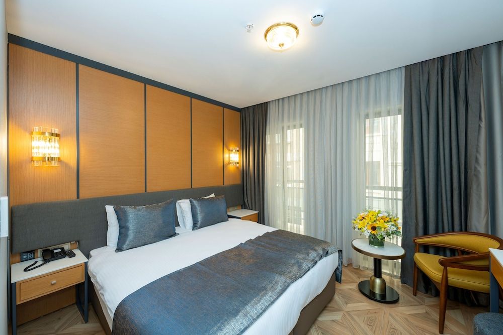 Freya Hotel Luxury Double or Twin Room, City View 7