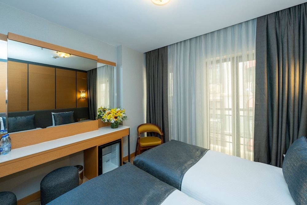 Freya Hotel Luxury Double or Twin Room, City View 6