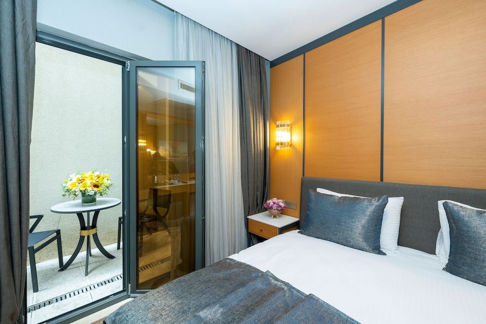 Freya Hotel Luxury Double or Twin Room, Lanai, Courtyard View 11