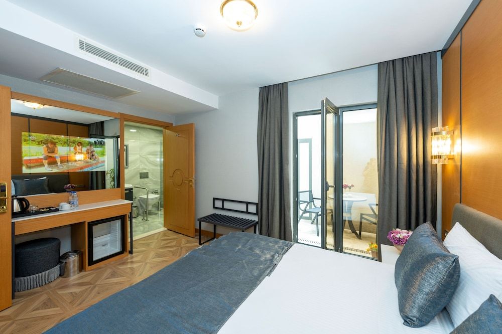 Freya Hotel Luxury Double or Twin Room, Lanai, Courtyard View 6