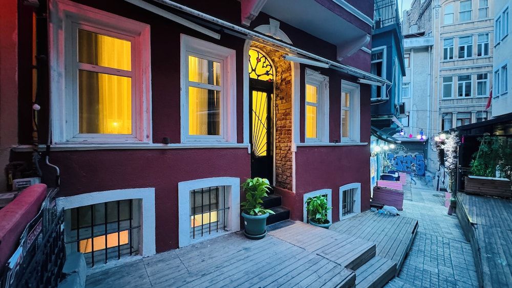 undefined The House Company 4