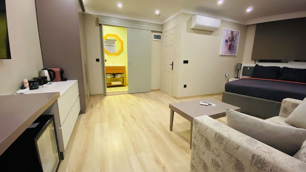 The House Company Design Studio, City View 18