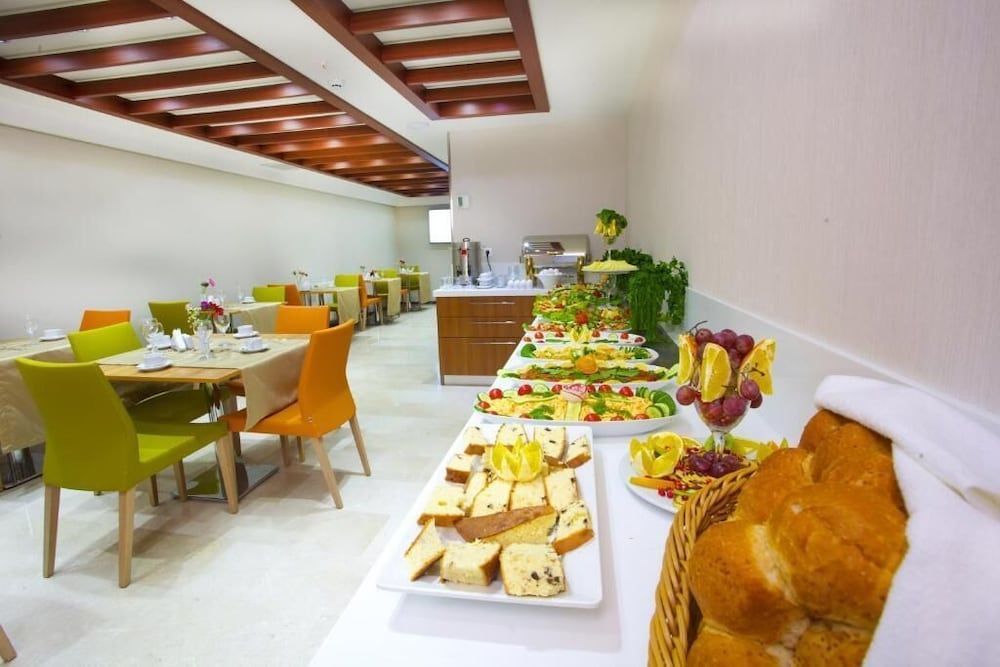 undefined THE COACH HOTEL 4