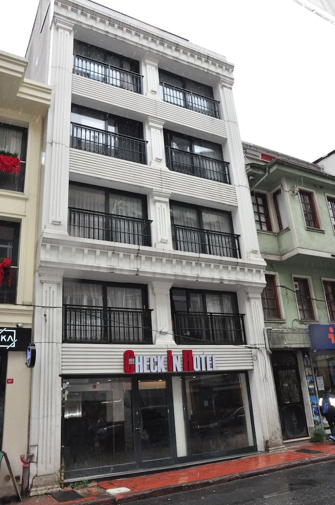 undefined Check in Hotel 4