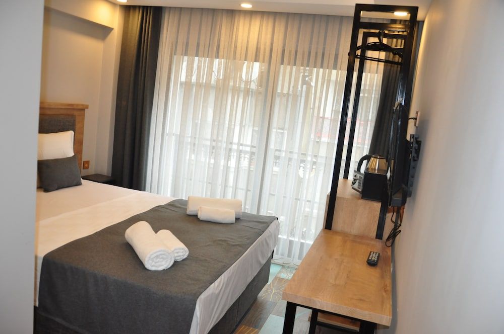 Check in Hotel Standard Double Room 12