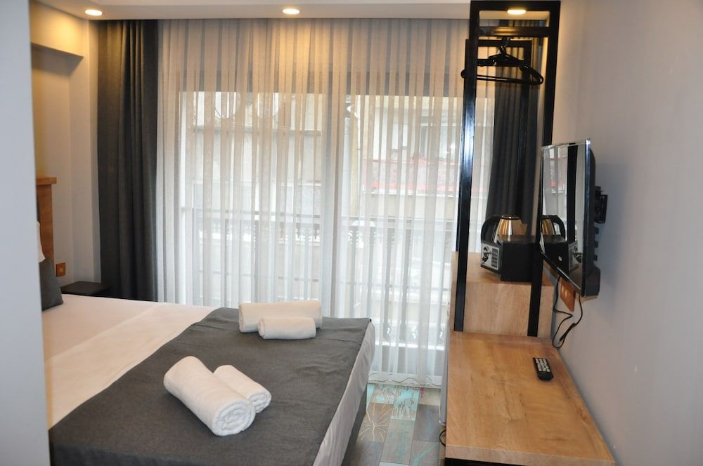 Check in Hotel Standard Double Room 8