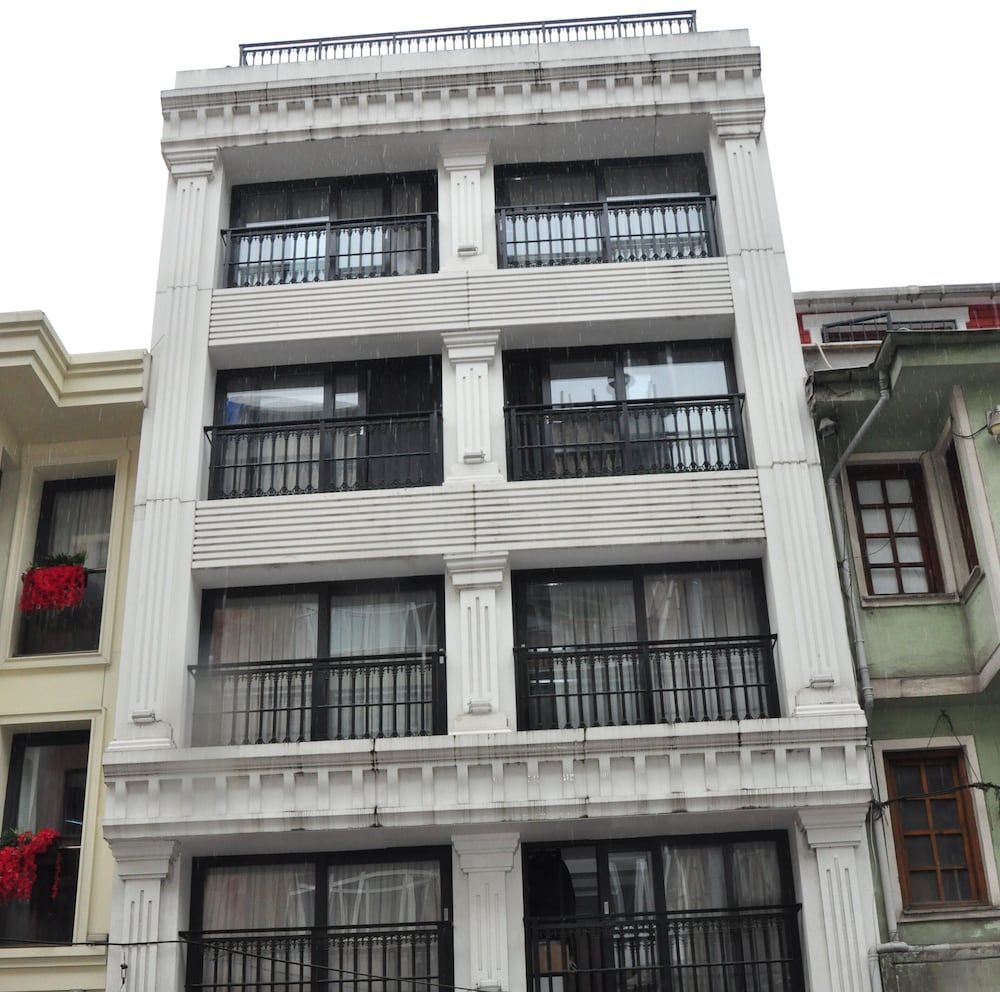 undefined Check in Hotel 5