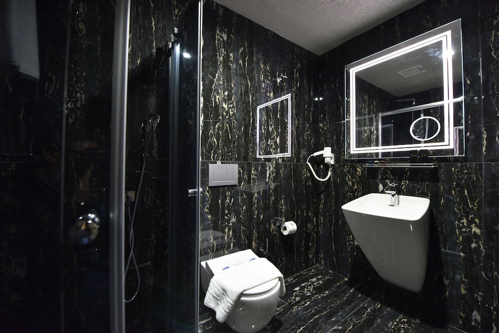 Bayberd Hotel Deluxe Triple Room 3