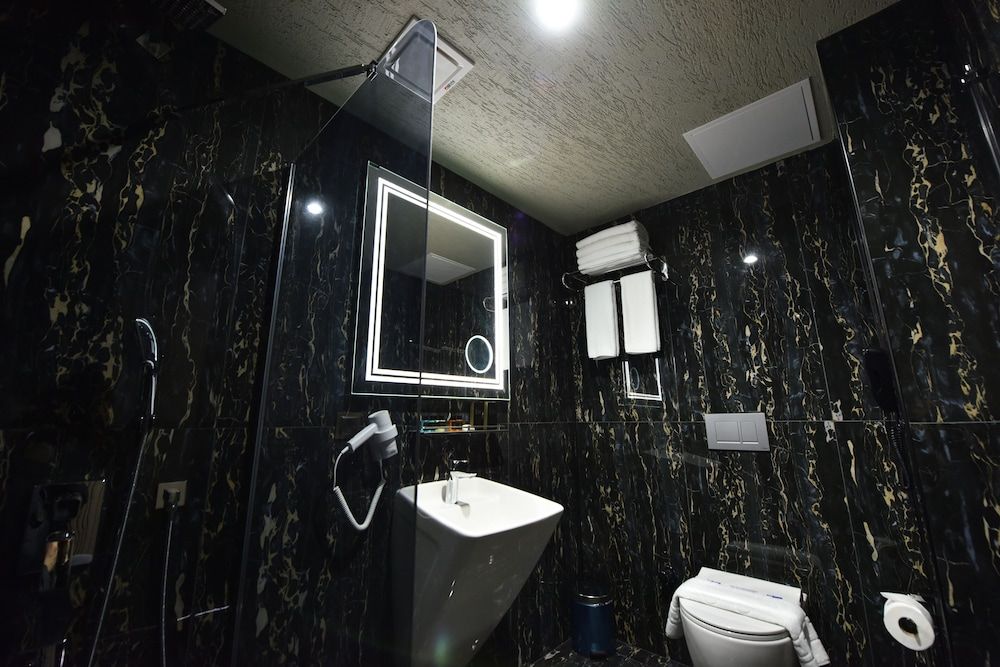 Bayberd Hotel Honeymoon Room 2