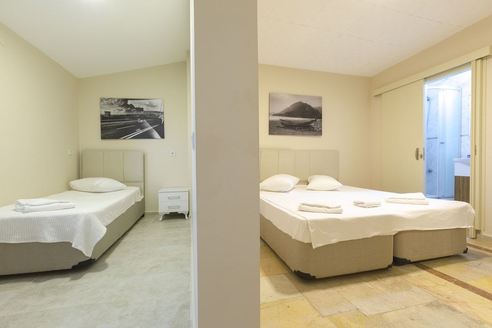Standard Room, 2 Bedrooms, Partial Sea View