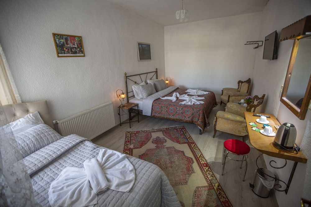 Serenity Stone House Standard Triple Room