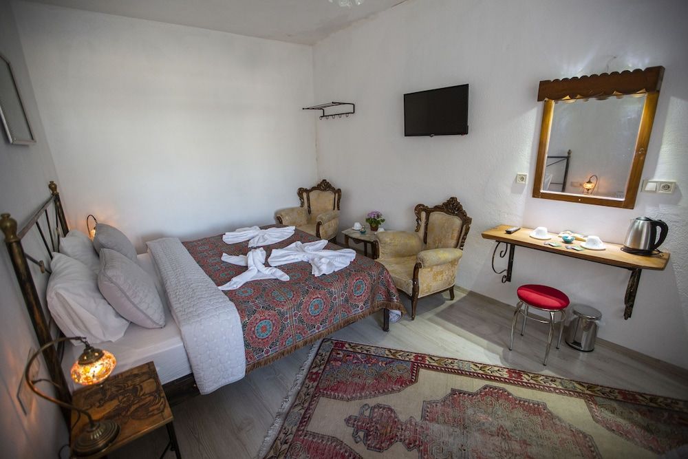 Serenity Stone House Standard Triple Room 2