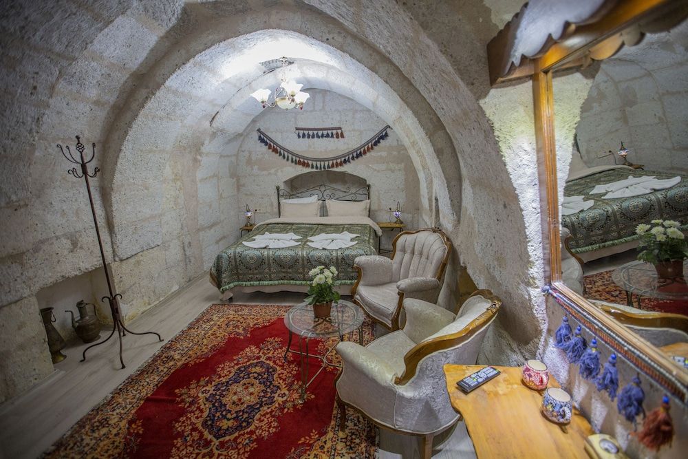 Serenity Stone House Arch Room
