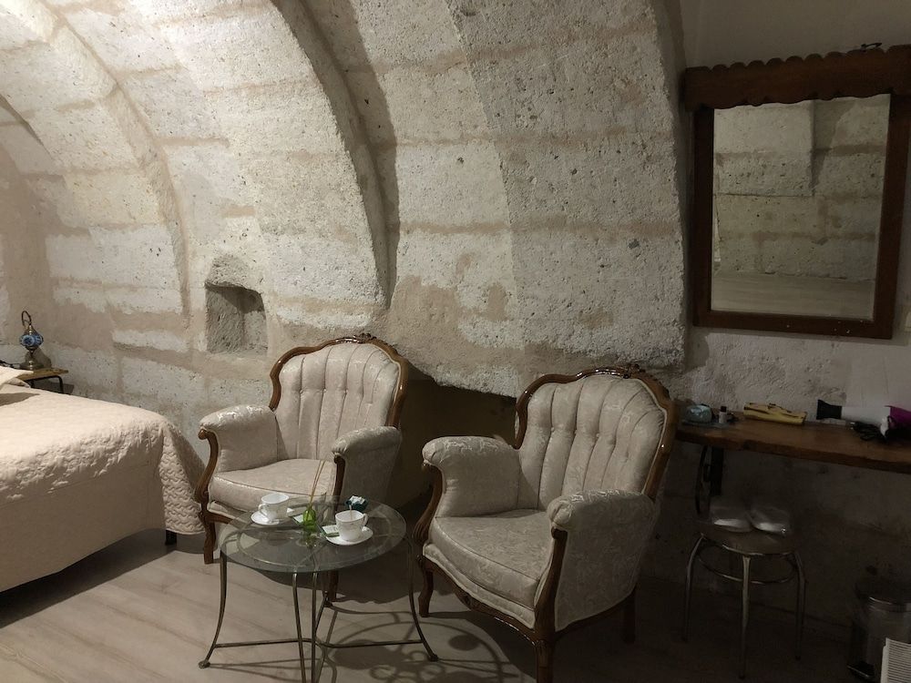 Serenity Stone House Arch Room 3