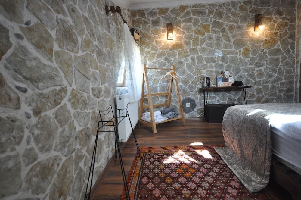Uchisar Stone House Deluxe Room 2