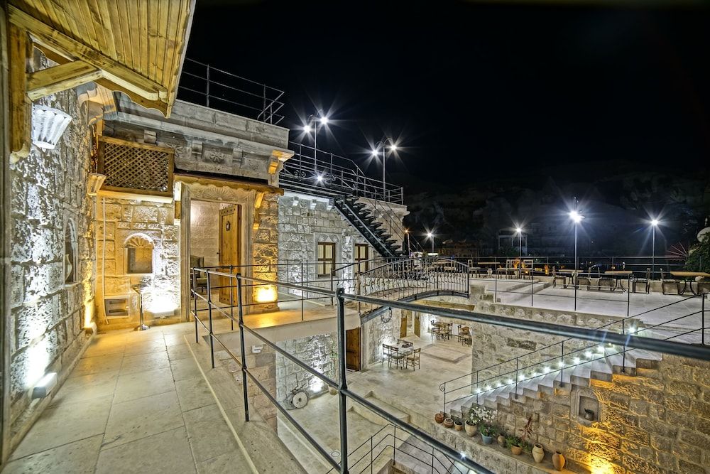 undefined Risus Cave Suites 6