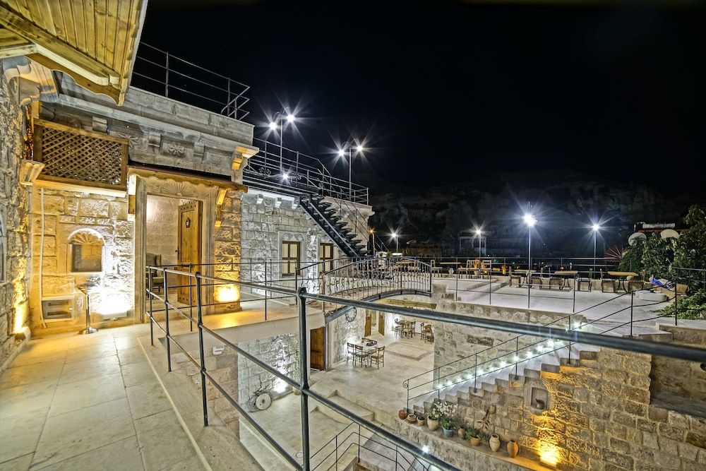 undefined Risus Cave Suites 7