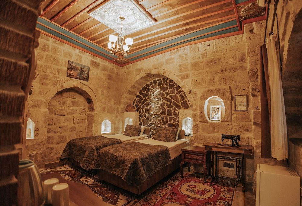 Vintage Cave House Superior Twin Room 8