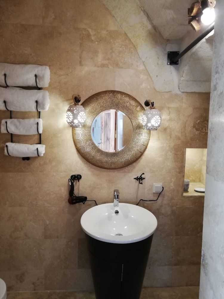 Pigeon Hotel Traditional Twin Room, Mountain View 9