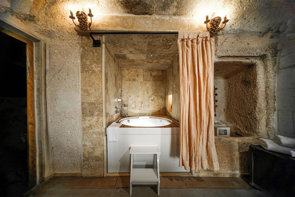 Deep Soaking Bathtub