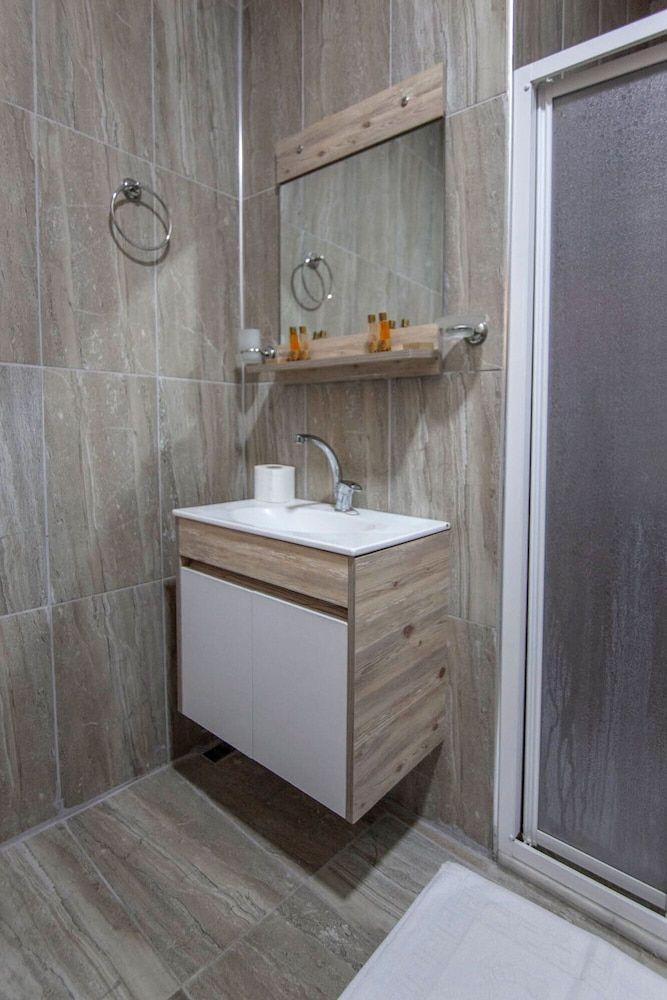 Seven Stone Hotel Honeymoon Double Room 8