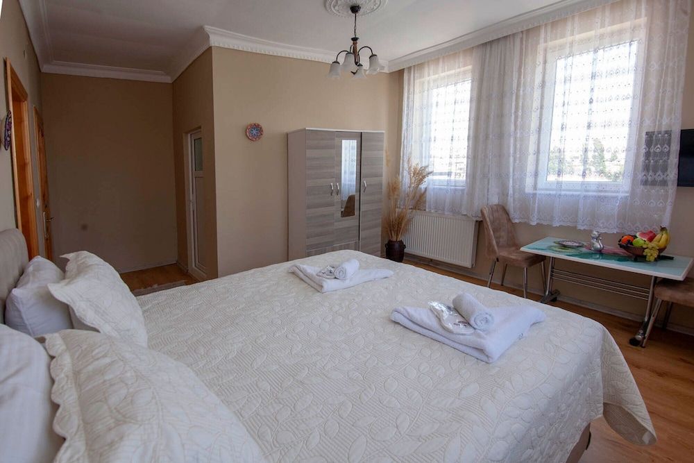 Seven Stone Hotel Family Double Room 4