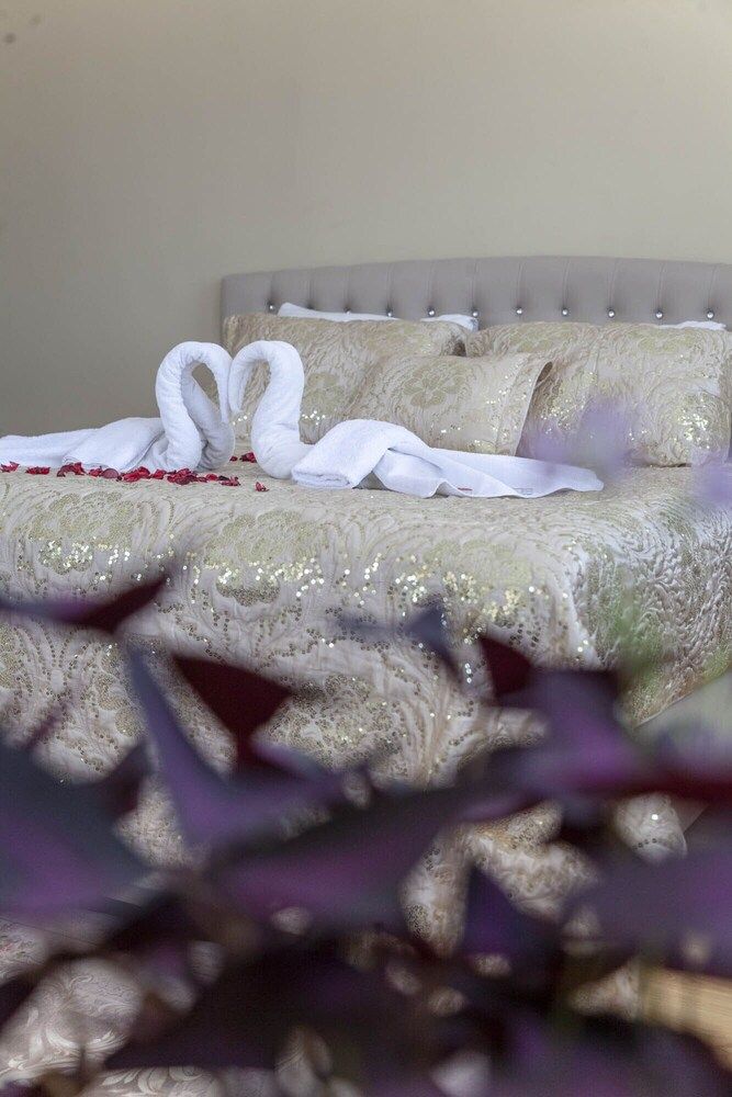 Seven Stone Hotel Honeymoon Double Room 6
