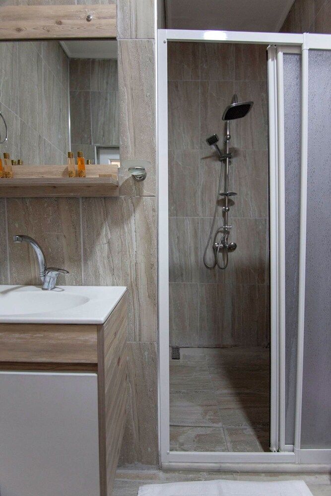 Seven Stone Hotel Honeymoon Double Room 7