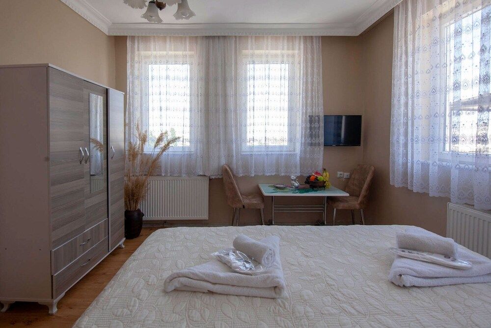 Seven Stone Hotel Family Double Room 3