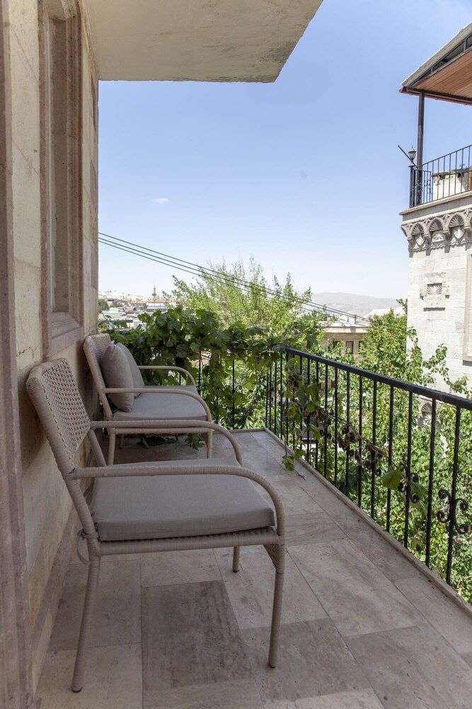 Seven Stone Hotel Family Double Room 8