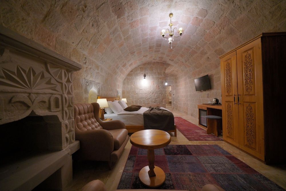 Cappadocia Secret Hill Cave Suites Deluxe Arch Room With Fireplace 9