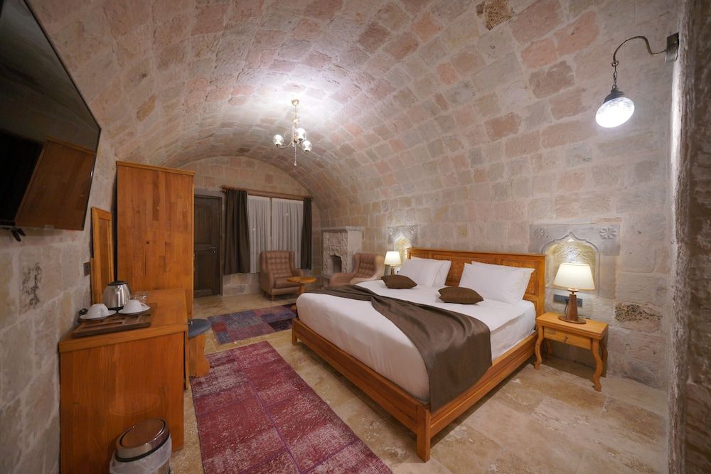Cappadocia Secret Hill Cave Suites Deluxe Arch Room With Fireplace