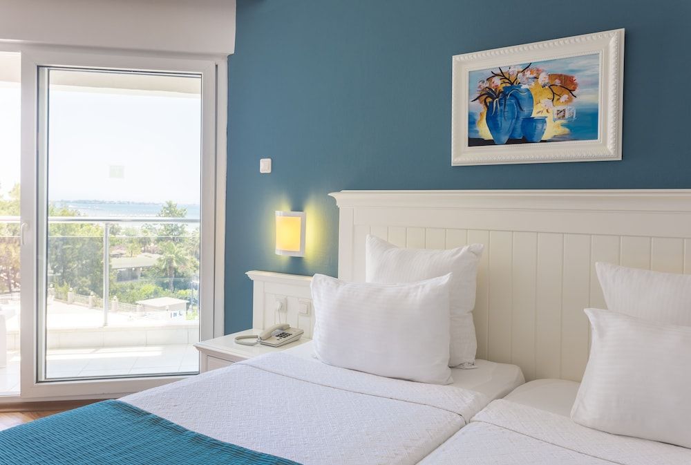 Standard Room, Partial Sea View