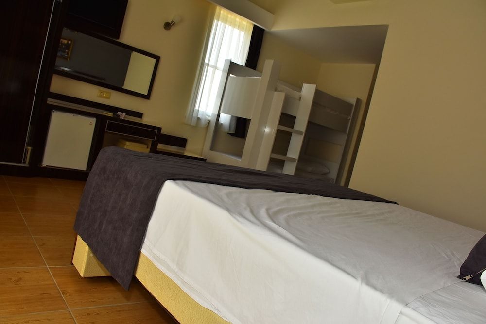 Nora Suit Hotel Family Double or Twin Room 2