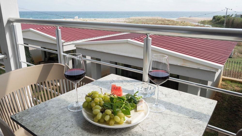 YALIKÖY DENİZ OTEL Superior Room with Balcony Sea View 6