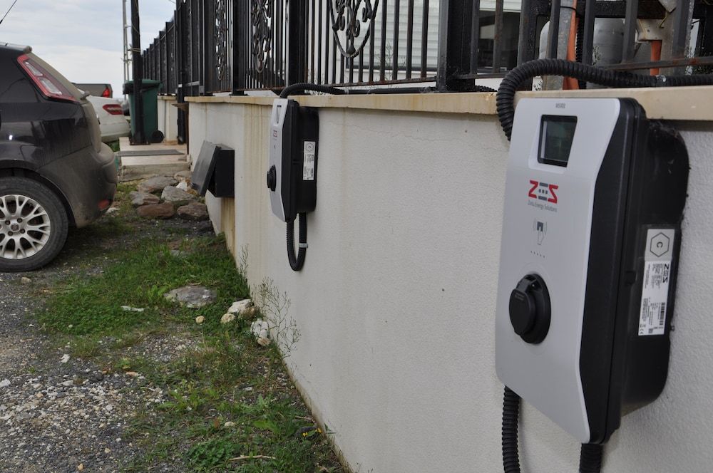 Electric vehicle charging station