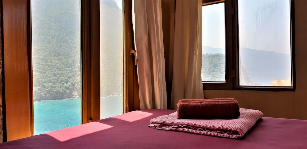 undefined Cosmos Lounge 2