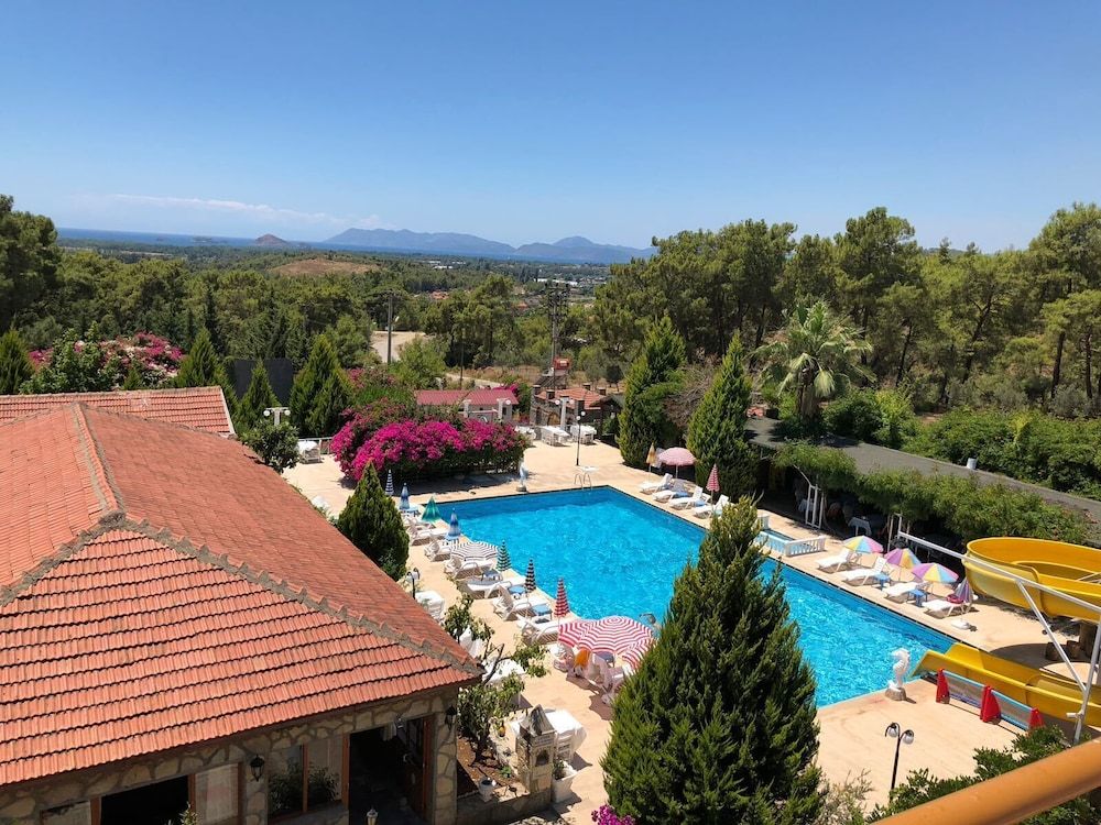 undefined Silver Pine Hotel 2