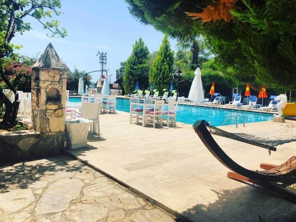 undefined Silver Pine Hotel 9