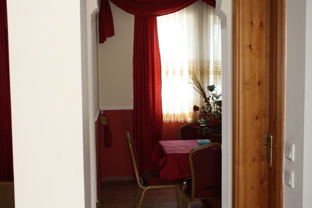 Shiraz Villa Family Villa 12