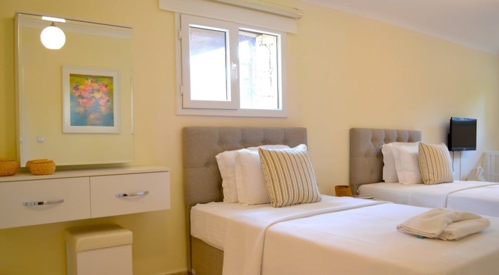 Villa Olive by Villa Safiya Villa, 3 Bedrooms, Mountain View 6